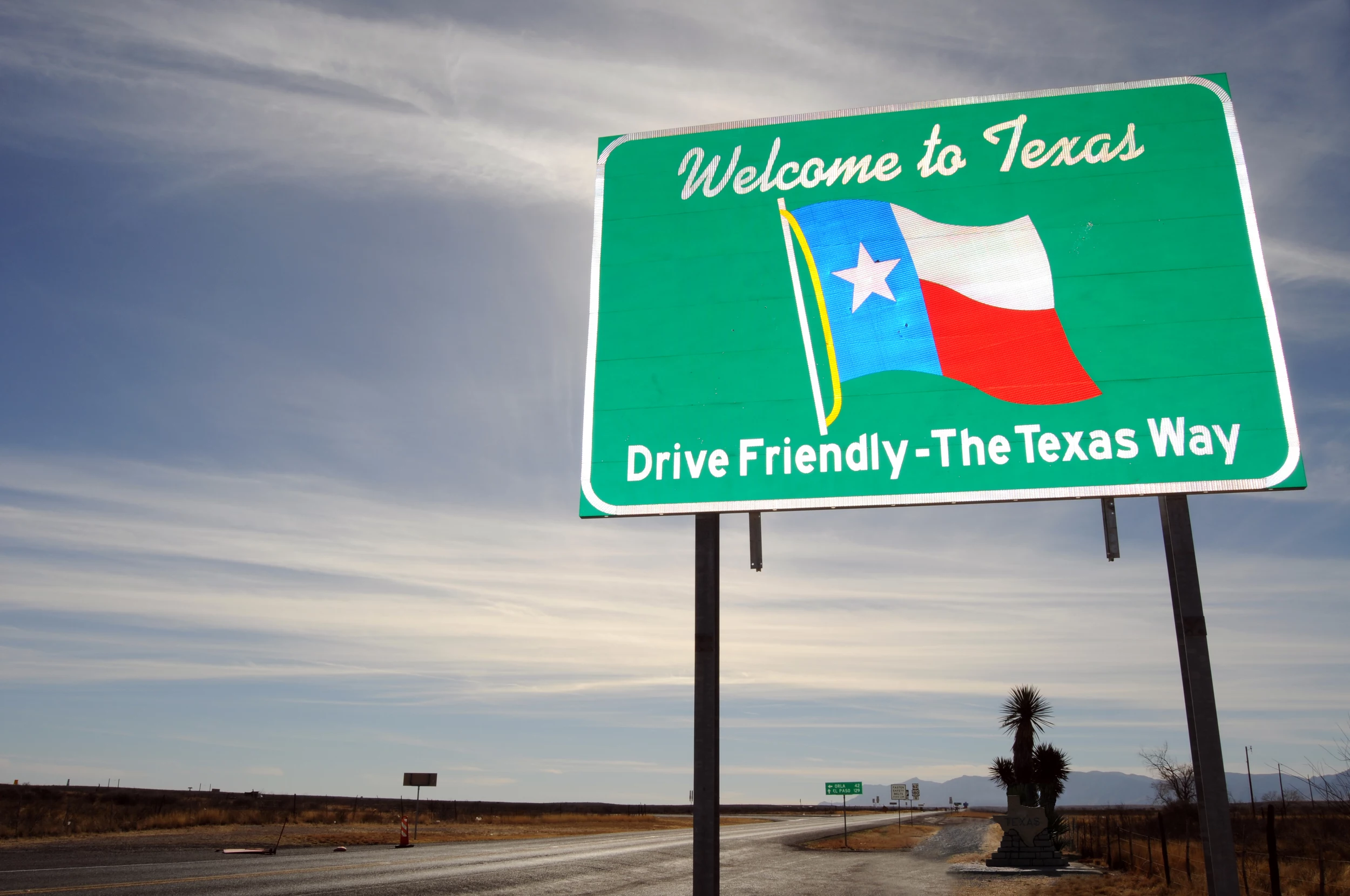 Welcome to Texas sign on the road